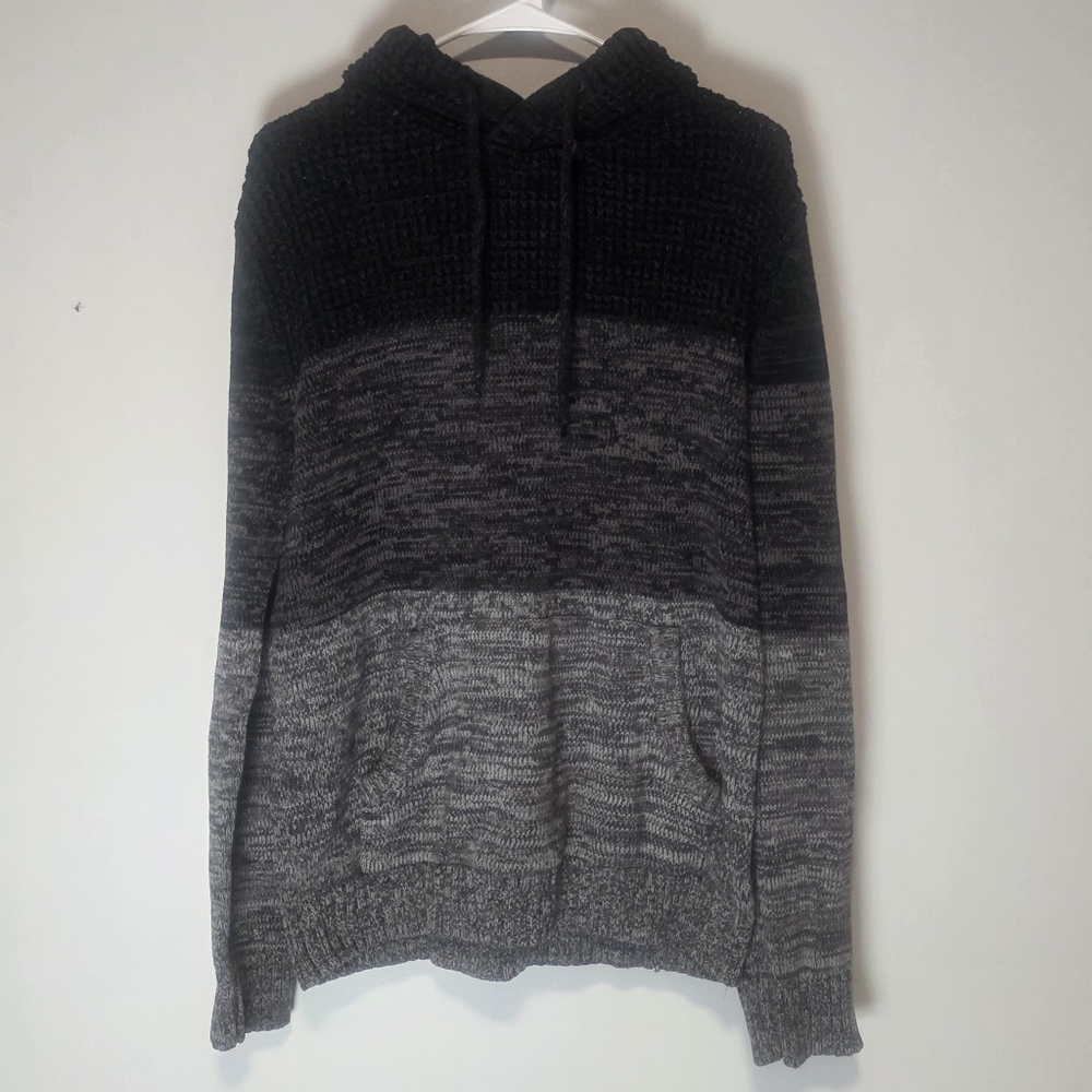 Retrofit Men's Black and Gray Knit Sweater